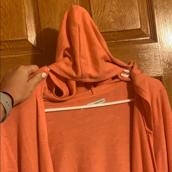 Pink hooded sweater - Picture 2 of 3